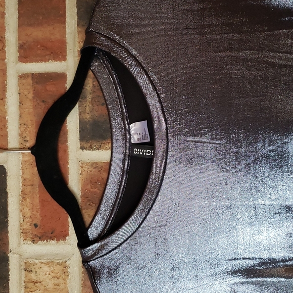 Metallic Top - Picture 4 of 5